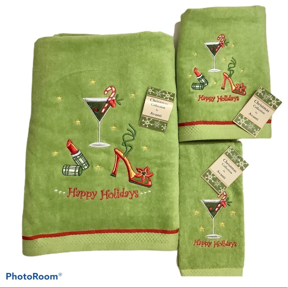 ⬇️$40-Avanti Linens Happy Holidays 3-Pc Towel Set